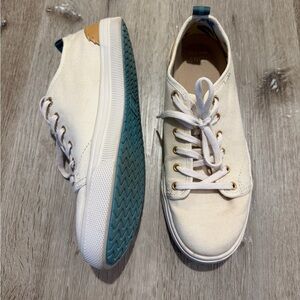 Toms Travel Lite Cream Canvas Sneakers with Teal Soles 8.5